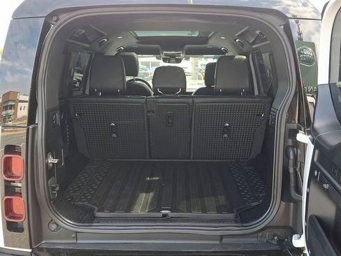 Used 2024 Land Rover Defender 110 X-Dynamic SE image 28