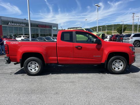 Used 2018 Chevrolet Colorado W/T AWD/4WD image 2