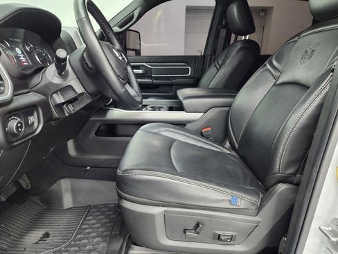 Used 2023 RAM 2500 Big Horn w/ Night Edition image 8