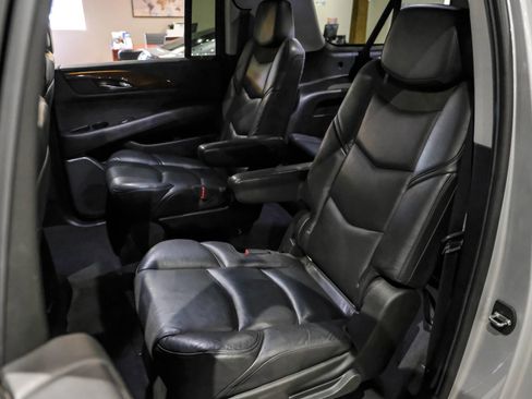 Used 2019 Cadillac Escalade ESV Luxury AWD/4WD image 34