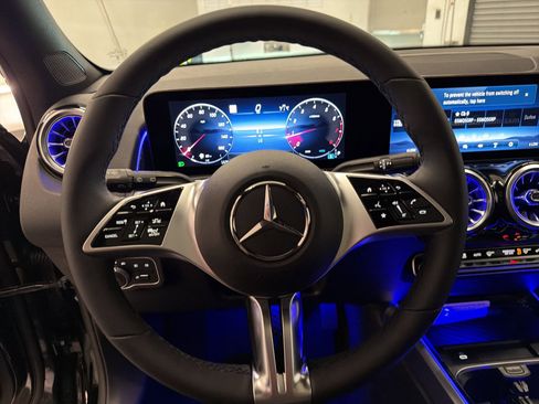 Used 2026 Mercedes-Benz GLB 250 GLB 250 image 16
