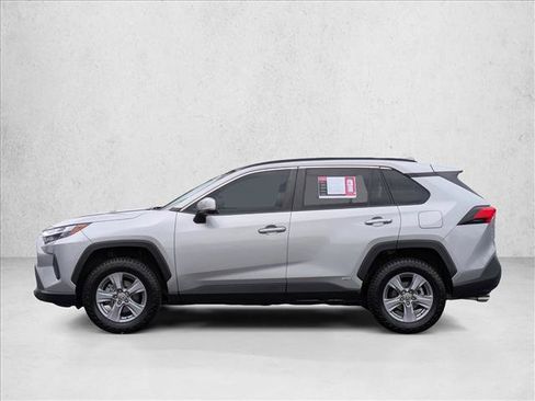 Used 2022 Toyota RAV4 XLE AWD/4WD image 9