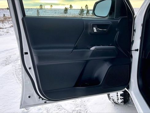 Used 2023 Toyota Tacoma TRD Off-Road image 19