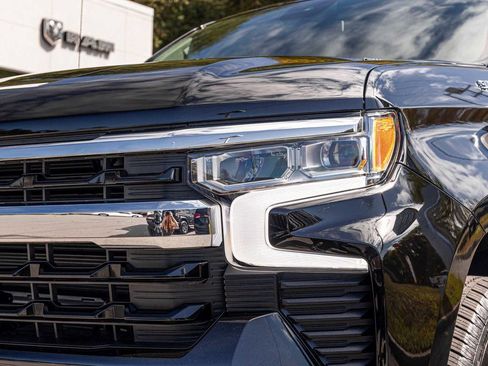 Used 2025 Chevrolet Silverado 1500 LT image 39