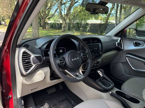 Used 2025 Kia Soul LX w/ LX Technology Package FWD image 31