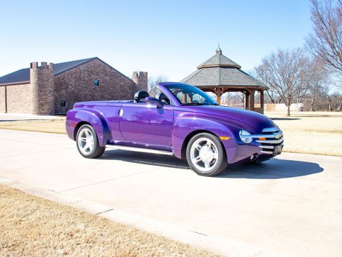 Used 2004 Chevrolet SSR w/ Preferred Equipment Group image 33