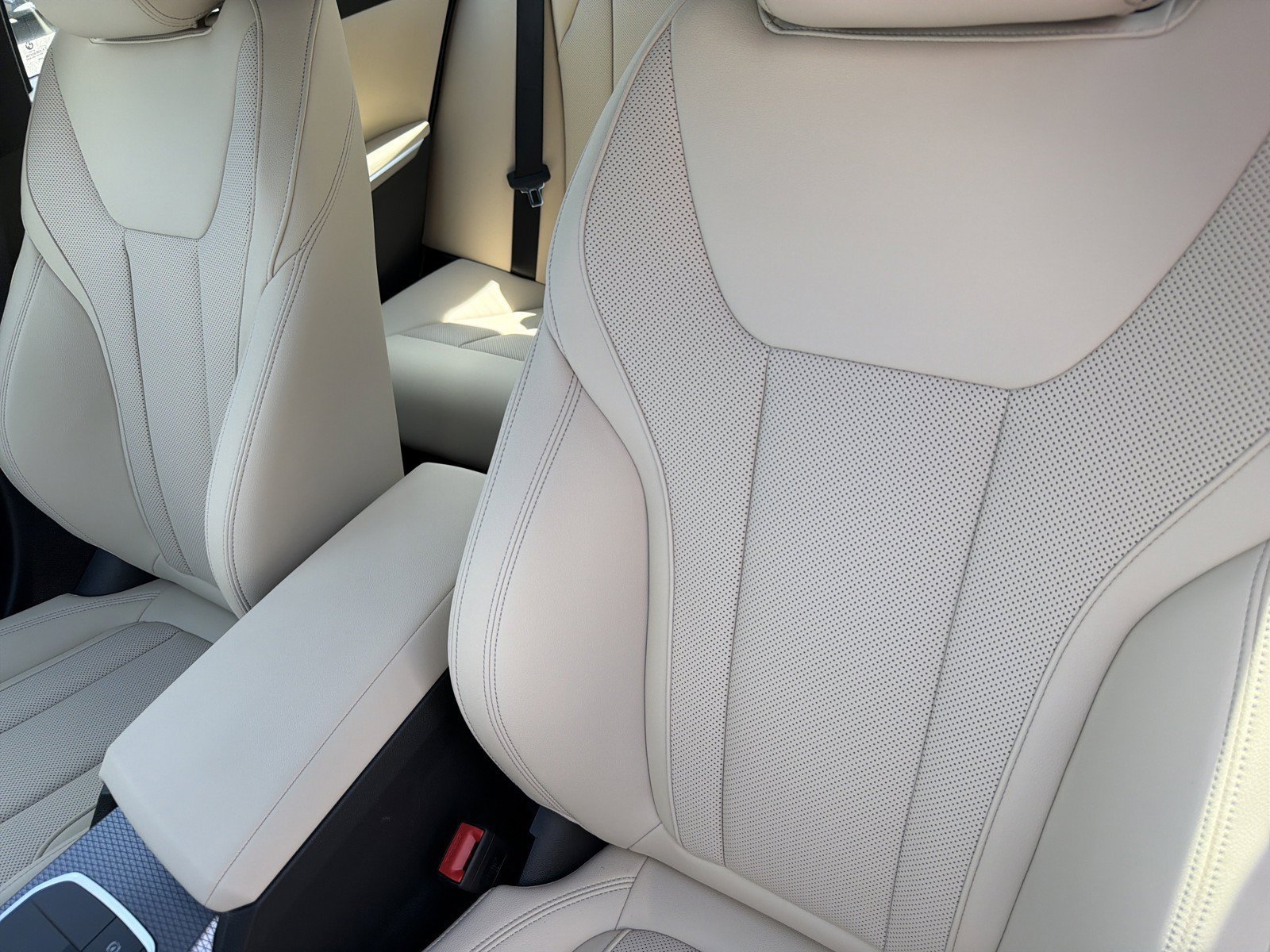 New 2026 BMW 330i Sedan w/ M Sport Package RWD image 23