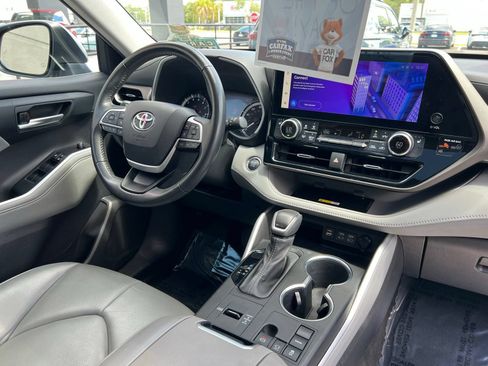 Used 2023 Toyota Highlander XLE FWD image 59