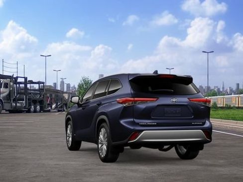 New 2026 Toyota Highlander Platinum image 8