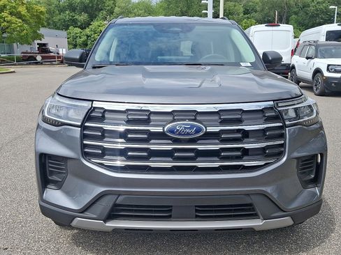 New 2025 Ford Explorer Active image 2