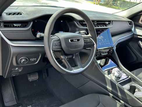 New 2025 Jeep Grand Cherokee Laredo image 39