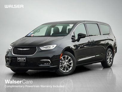 New 2026 Chrysler Pacifica Select