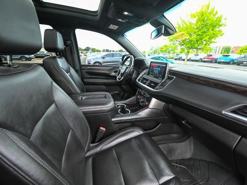 Used 2021 Chevrolet Suburban Z71 w/ Z71 Signature Package AWD/4WD image 27