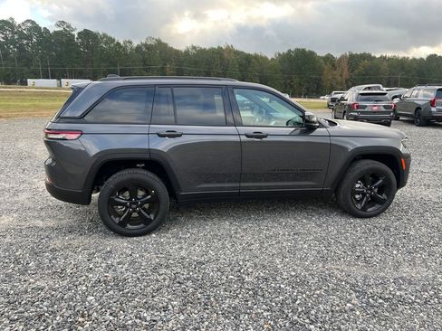 New 2025 Jeep Grand Cherokee Limited w/ Black Appearance Package image 8