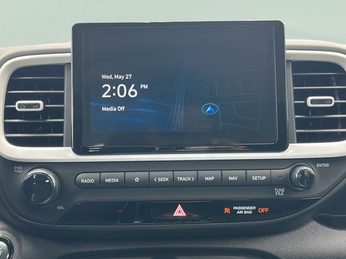 Used 2023 Hyundai Venue Limited FWD image 19