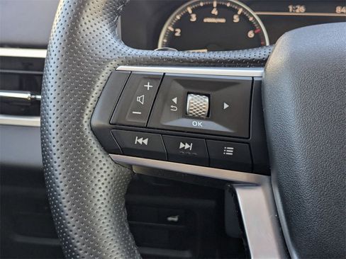 Used 2025 Mitsubishi Outlander SE image 16