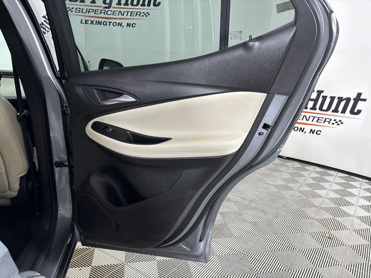 Used 2024 Buick Encore GX Avenir w/ Avenir Convenience Package AWD/4WD image 29