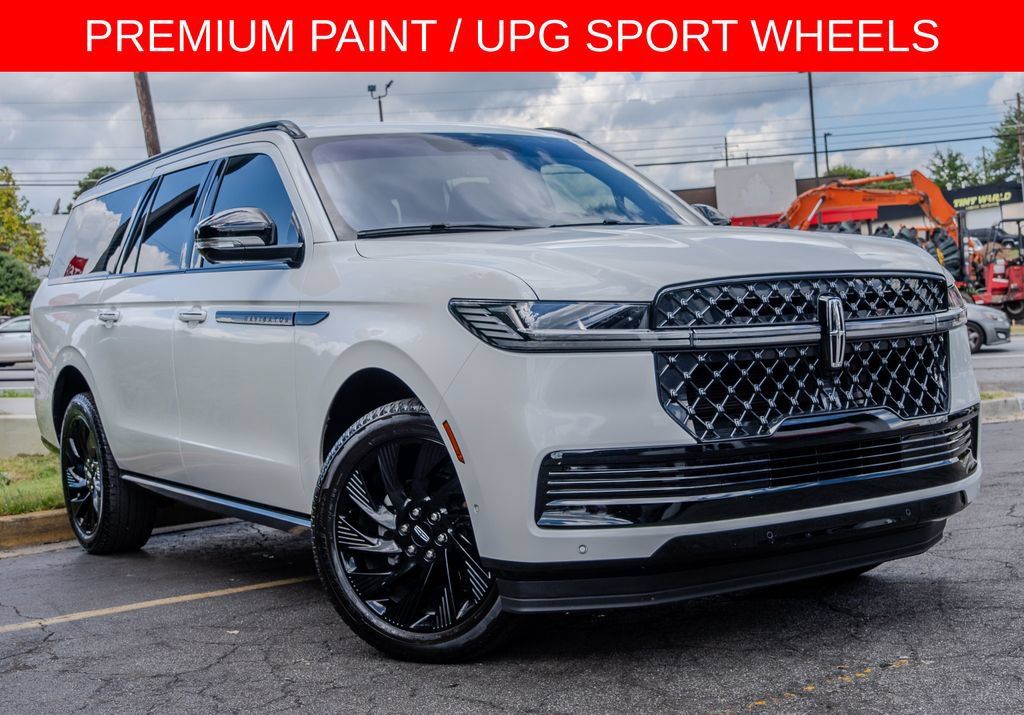 Used 2025 Lincoln Navigator L Reserve w/ Jet Appearance Package AWD/4WD image 3