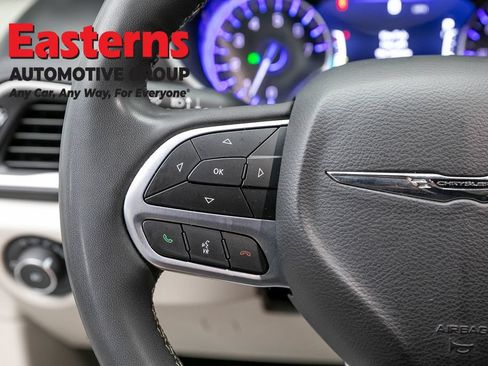 Used 2024 Chrysler Pacifica Touring-L FWD image 14