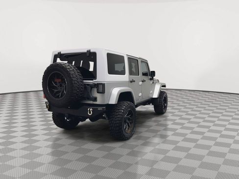 Used 2017 Jeep Wrangler Unlimited Sahara w/ Dual Top Group AWD/4WD image 34