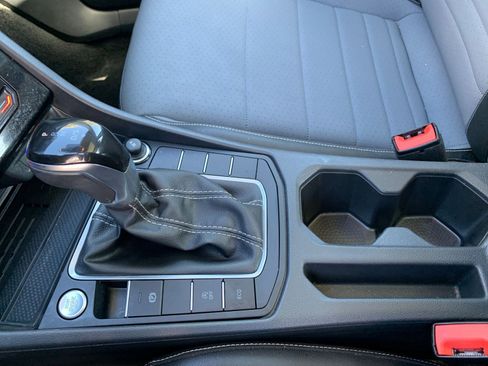 Used 2025 Volkswagen Jetta SE image 40