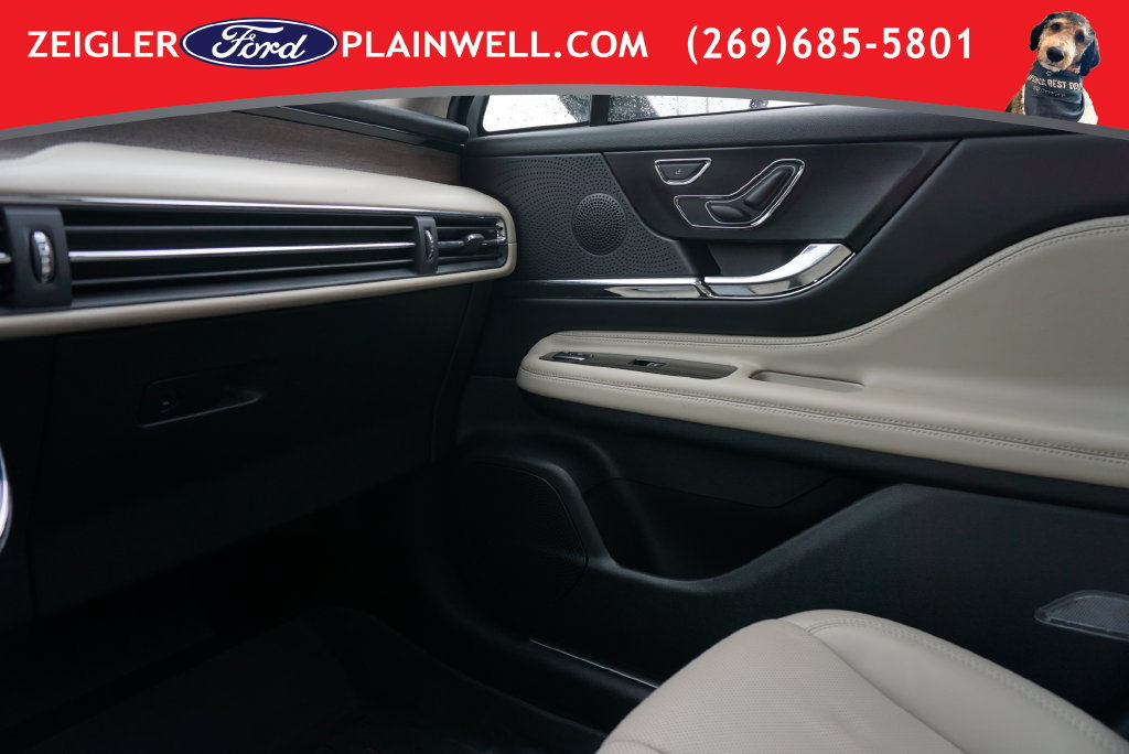 Used 2025 Lincoln Corsair Grand Touring AWD/4WD image 39