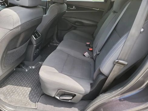 Used 2019 Kia Sorento AWD V6 image 26
