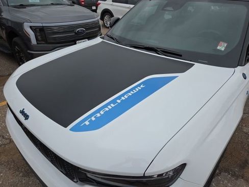 Used 2024 Jeep Grand Cherokee Trailhawk w/ Luxury Tech Group III image 15