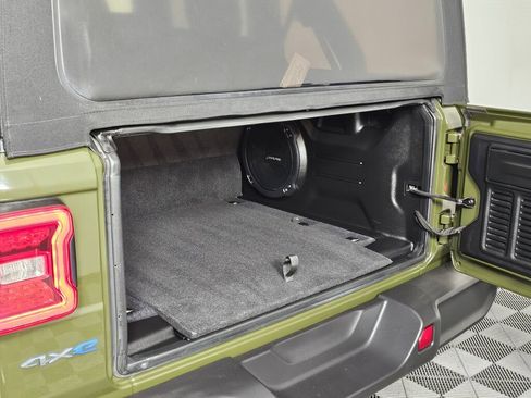 Used 2022 Jeep Wrangler Unlimited Sahara image 13