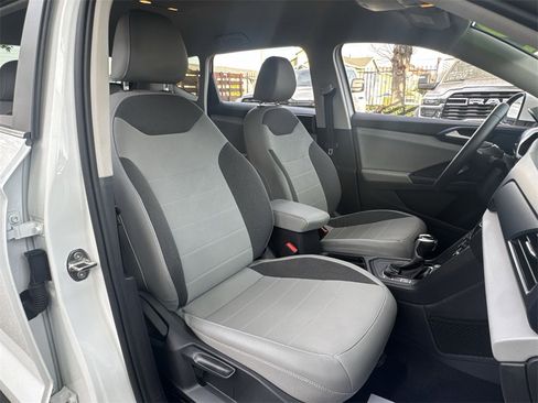 Used 2022 Volkswagen Taos SE image 26