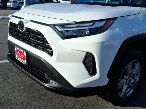 Used 2022 Toyota RAV4 XLE image 7