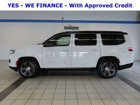 Used 2023 Jeep Grand Wagoneer 4WD image 3