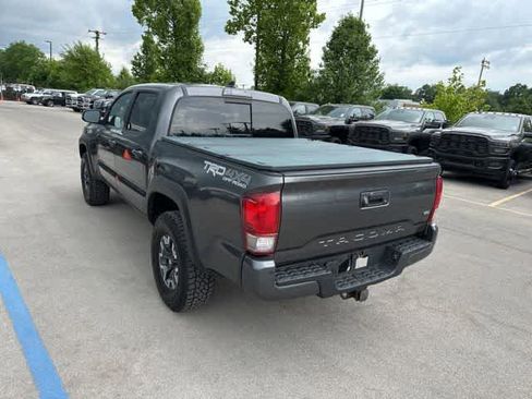 Used 2017 Toyota Tacoma TRD Off-Road w/ Premium & Technology Package AWD/4WD image 17