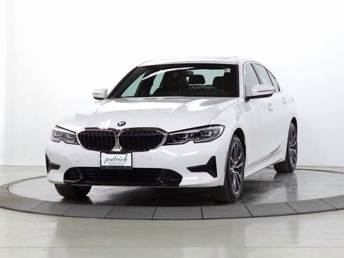 Used 2020 BMW 330i xDrive Sedan w/ Premium Package image 3