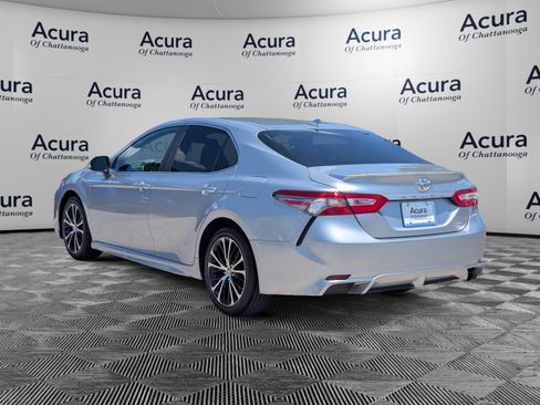 Used 2019 Toyota Camry SE FWD image 5