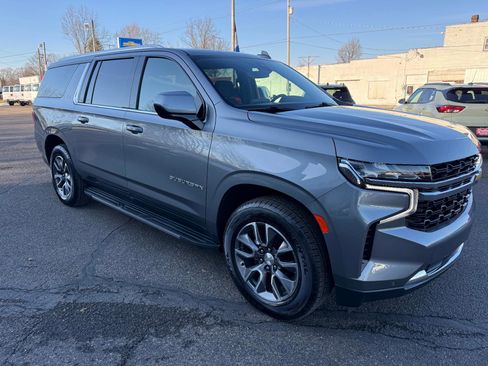 Used 2021 Chevrolet Suburban LS w/ Driver Alert Package image 5