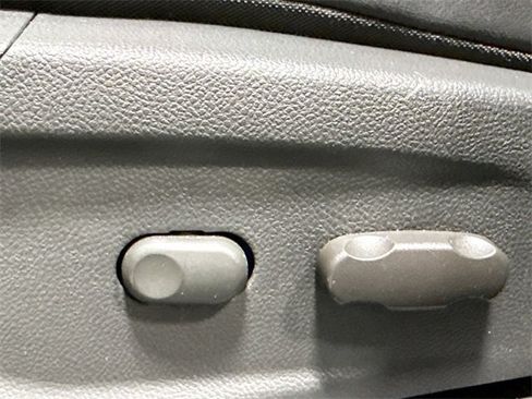 Used 2022 Chevrolet Trax LT w/ LT Convenience Package image 20