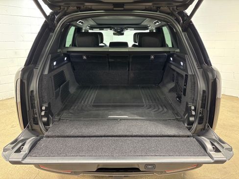 Used 2023 Land Rover Range Rover SV AWD/4WD image 43