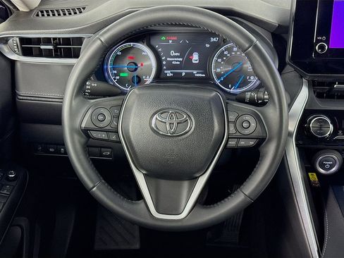 Used 2023 Toyota Venza LE image 32