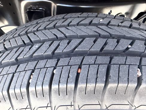 Used 2023 Jeep Gladiator Sport image 28