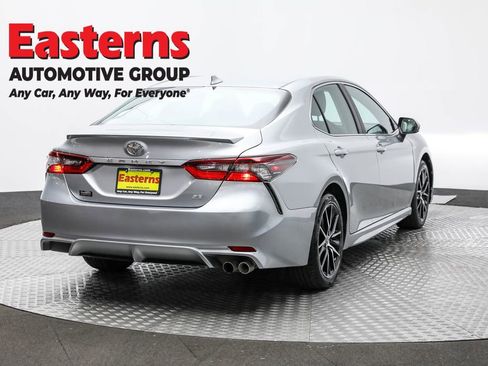 Used 2024 Toyota Camry SE FWD image 5