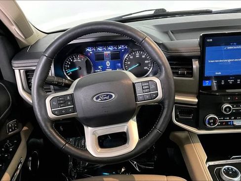 Used 2023 Ford Expedition XLT RWD image 5