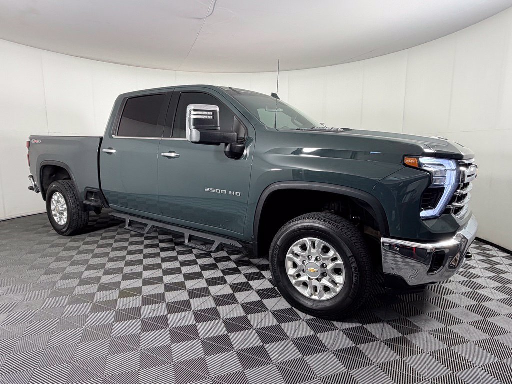 Used 2025 Chevrolet Silverado 2500 LTZ w/ LTZ Convenience Package AWD/4WD image 5
