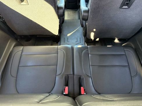 Used 2020 GMC Acadia SLT w/ Driver Alert Package II image 31