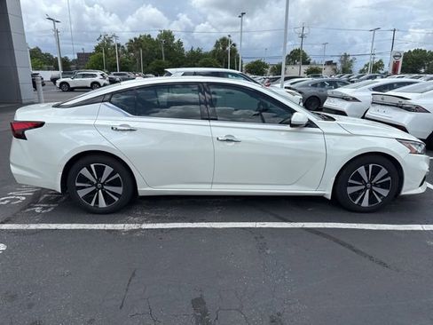 Used 2019 Nissan Altima 2.5 SV FWD image 9