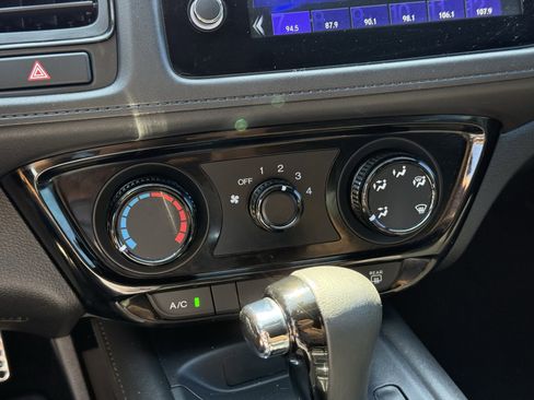 Used 2020 Honda HR-V Sport image 22