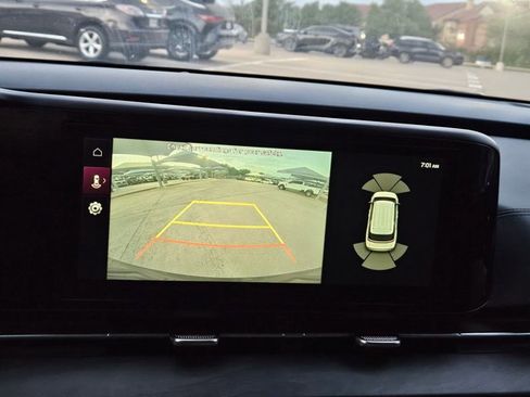 Used 2024 Kia Carnival EX image 13