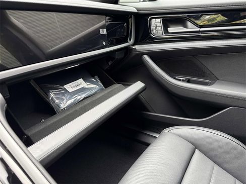 New 2025 Porsche Panamera 4 E-Hybrid image 19