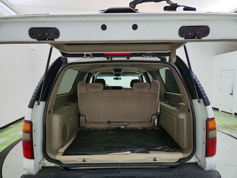 Used 2001 Chevrolet Suburban LS w/ LS Preferred Equipment Group RWD image 27