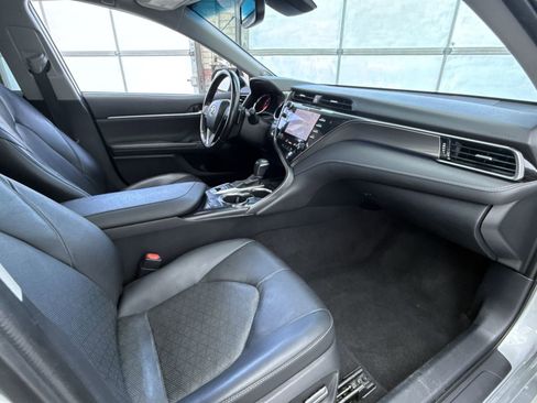 Used 2019 Toyota Camry XSE FWD image 16